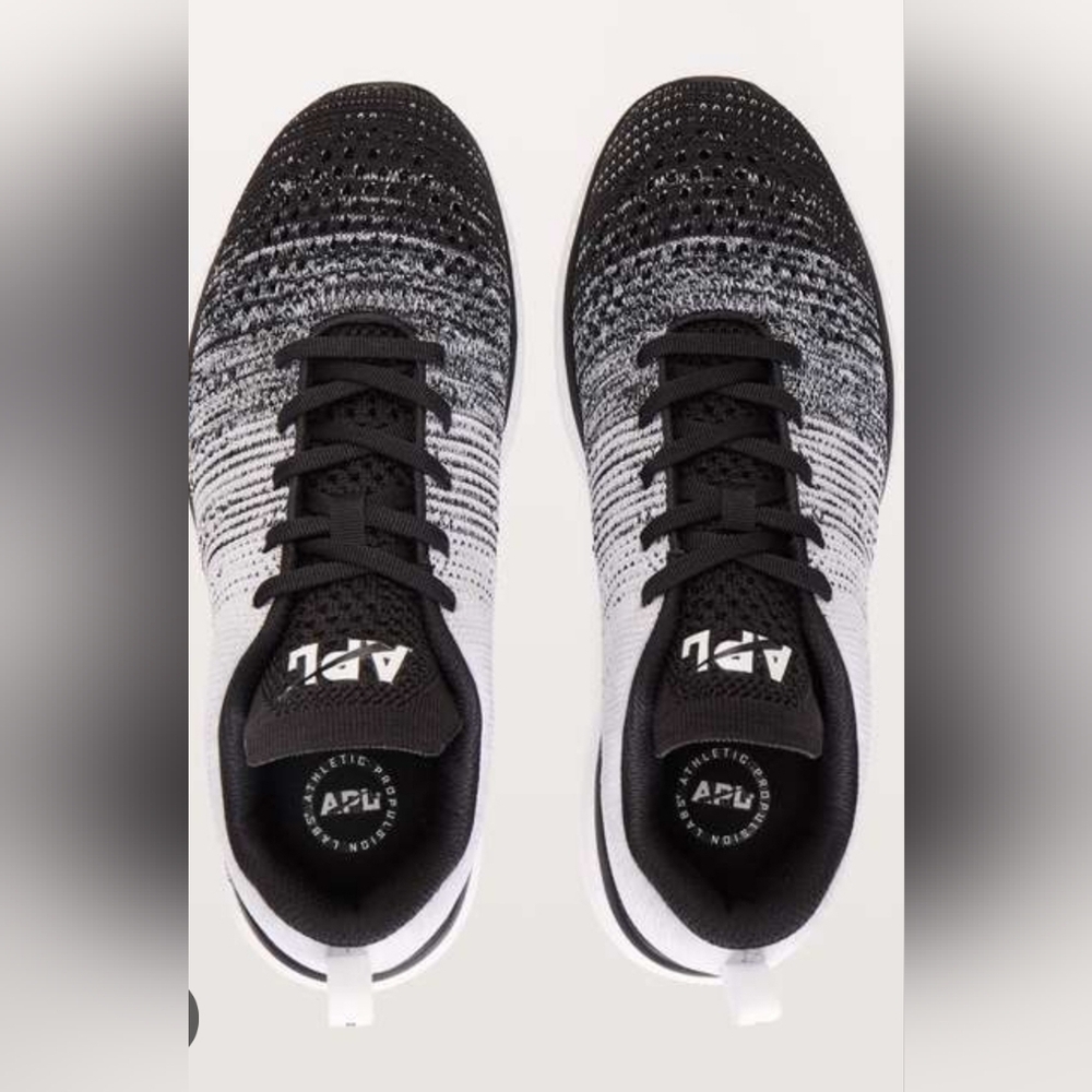 New APL Women 6 Melange Black Heather Grey White Techloom Pro Sneakers